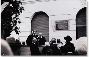 Filiálka Vrbové, odhalenie pamätnej tabule Júliusovi Markovičovi z roku 1936 Filiálka Vrbové, odhalenie pamätnej tabule Júliusovi Markovičovi z roku 1936